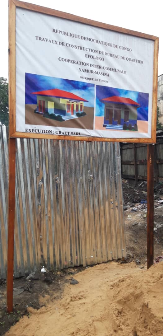 Affichage public pour le lancement des travaux de construction d'un Bureau de quartier à Efoloko