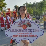 Participation des Echasseurs au Festival des métiers traditionnels de Hué - mai 2023